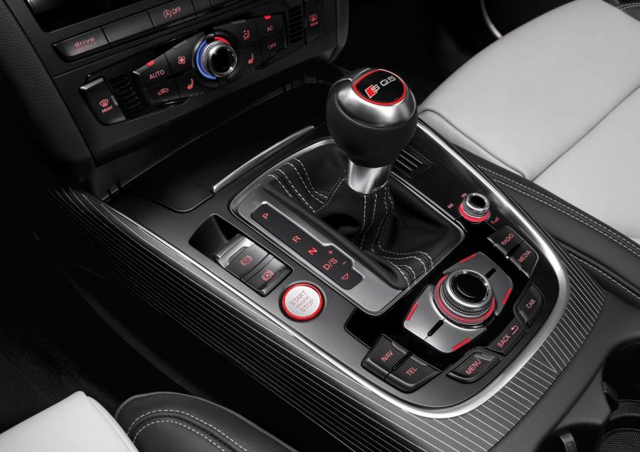 Детали интерьера Audi SQ5 TDI (8R) 2013 года  (WW) (фото 50 из 73)